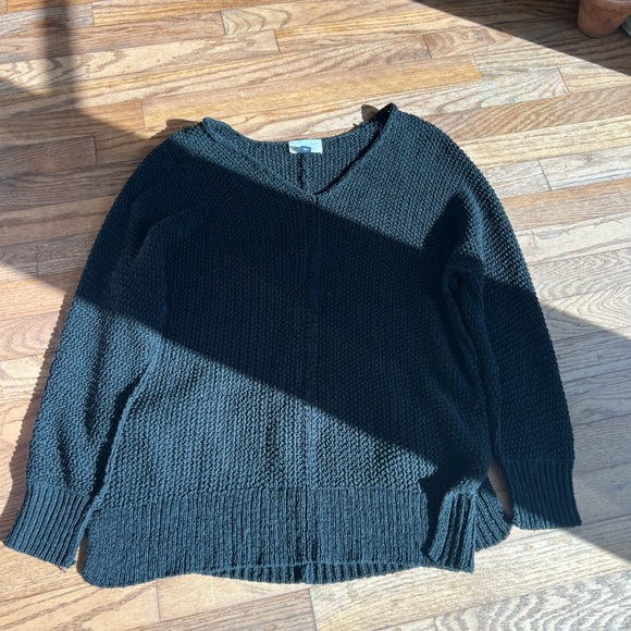 Universal Thread Women's Black V-Neck Sweater - Picture 1 of 4